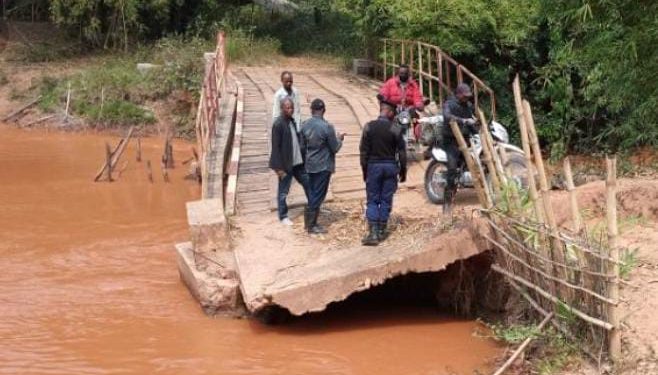 Beni : la communication coupée entre Kasithu et Masangi après l’effondrement du pont Malondo