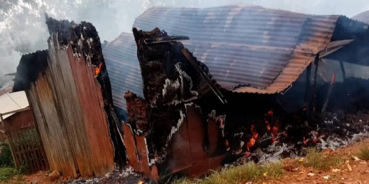 Beni : un mort et des maisons incendiées dans une attaque des ADF sur la route Mbau-Kamango