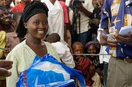 Rutshuru : distribution des moustiquaires imprégnées d’insecticide aux déplacés retournés de l’Ouganda