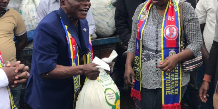 Guerre du M-23 : le parti politique “Envol” de Delly Sesanga au chevet des déplacés de guerre cantonnés à Kanyaruchinya