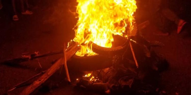 Lubero : deux opérants nocturnes maîtrisés et brûlés vifs par la population à Kasisi