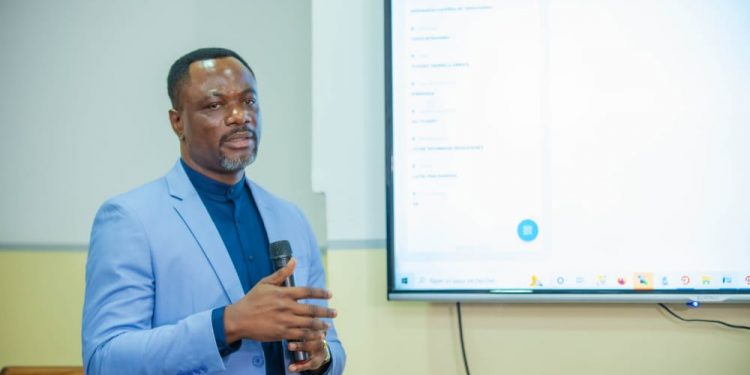 EPST : le ministre Tony Mwaba lance une application web “d’authentification et certification” des titres scolaires