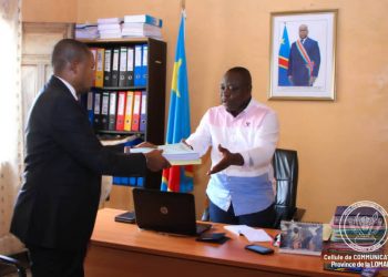 Lomami :  le gouverneur Nathan Ilunga a déposé le projet d’édit budgétaire exercice 2023 à l’Assemblée provinciale