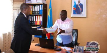 Lomami :  le gouverneur Nathan Ilunga a déposé le projet d’édit budgétaire exercice 2023 à l’Assemblée provinciale