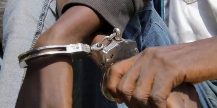 Ituri : 8 présumés criminels dont des militaires des FARDC présentés au gouverneur militaire à Bunia