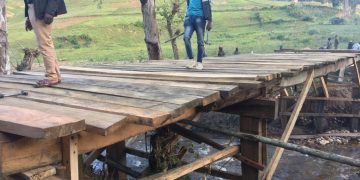 Bashu : Carly Nzanzu Kasivita finance les travaux de construction du pont Thalihya