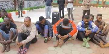 Ituri : plus de 30 présumés criminels dont 12 de nationalité ougandaise présentés au gouverneur militaire