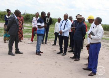 Lomami : le vice-gouverneur Jean-Claude Lubamba visite le site devant accueillir la centrale photovoltaïque de Kabinda