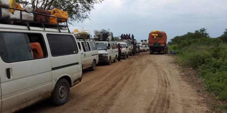 Guerre du M23/RDF : une centaine de véhicules bloqués à Kanyabayonga suite à la coupure de la route Kitshanga-Goma