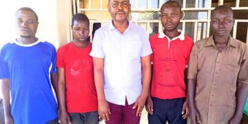 Beni : l’armée remet 4 ex-otages des ADF/MTM à la société civile