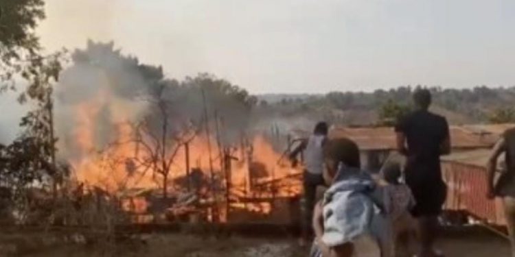 Beni : deux vérandas du chef de localité de Masambo incendiées par des inconnus