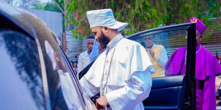 Butembo : la fondation Julien Paluku dote une jeep au comité directeur de l’EERA