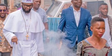 Butembo : le ministre Julien Paluku à Vukaka pour des civilités au Patriarche Kalwaghe Josué