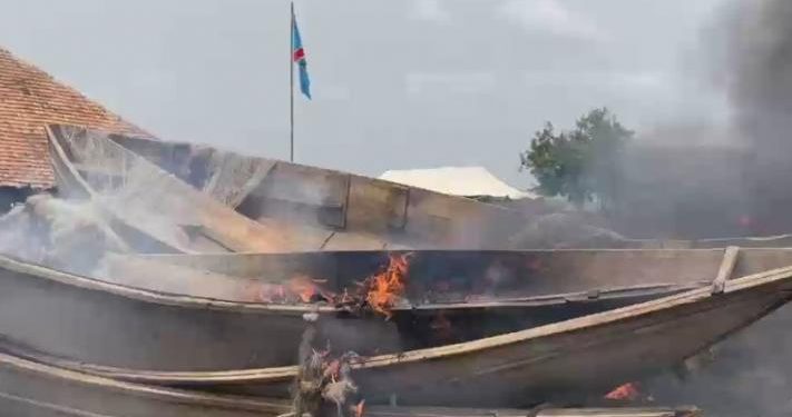Rutshuru : des pirogues et filets de pêche prohibés détruits par des services étatiques à Vitshumbi