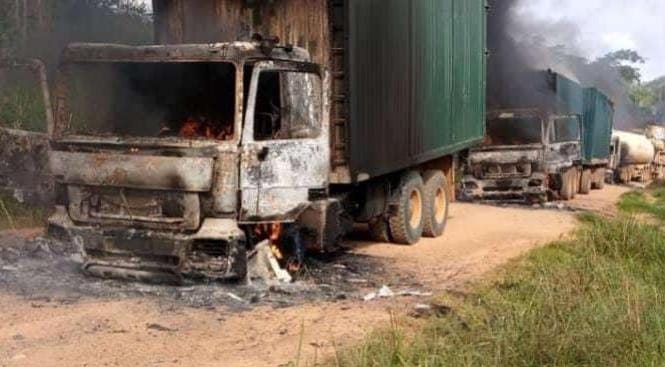 Incendie des véhicules sur l’axe Komanda-Luna : l’UNATRA émet des doutes “sur l’identité des auteurs” et exige l’ouverture des enquêtes