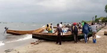 Rutshuru : des services de l’Etat accusés de complicité avec des pêcheurs clandestins dans plusieurs pêcheries du lac Edouard