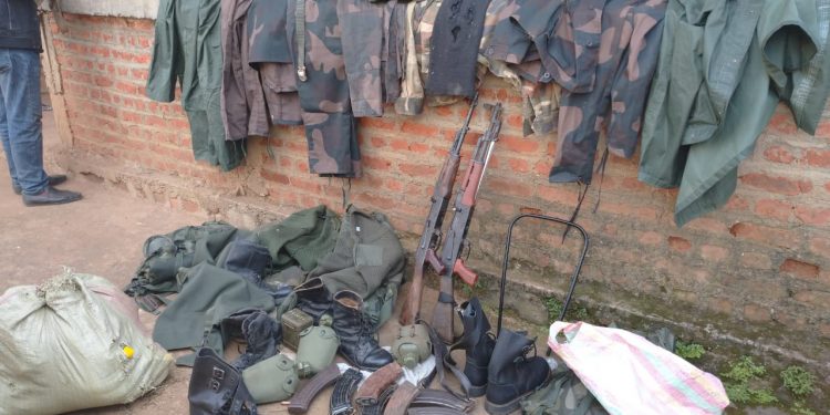 Nord-Kivu : l’armée et la Police récupère des armes, munitions et des tenues militaires dans une opération de bouclage à Beni