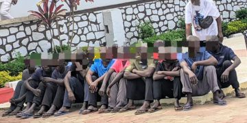 Ituri : des déplacés présumés collaborateurs de l’AFC/M23 présentés au gouverneur par la Police