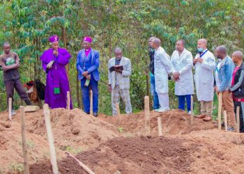 Butembo : le Secrétaire Général de l’EERA lance les travaux de construction de la morgue au Centre hospitalier Vukaka