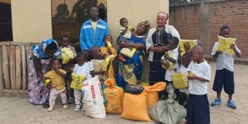 Butembo : madame Kanduki Zawadi, épouse du député Jeannot Muhinda célèbre la journée du 8 mars avec des enfants orphelins
