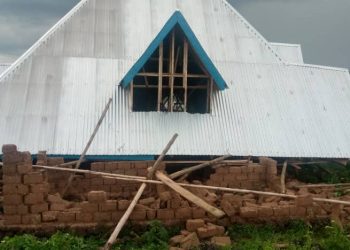 Masisi : des toitures d’une vingtaine de maisons emportées par un vent violent à Kitshanga