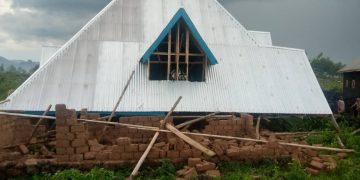 Masisi : des toitures d’une vingtaine de maisons emportées par un vent violent à Kitshanga