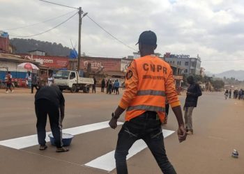Butembo : la CNPR renouvelle les lignes zébrées sur le boulevard Joseph Kabila