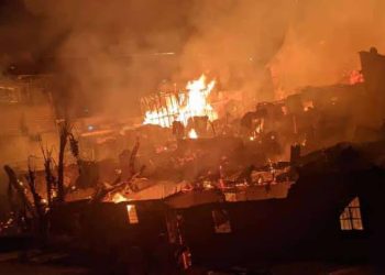 Rutshuru: Des maisons incendiées et des habitants déplacés lors des combats entre les Wazalendo et l’AFC/M23
