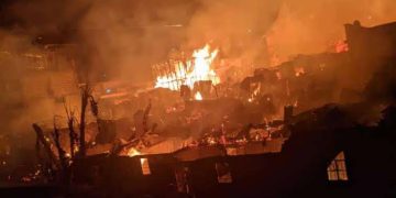 Rutshuru: Des maisons incendiées et des habitants déplacés lors des combats entre les Wazalendo et l’AFC/M23