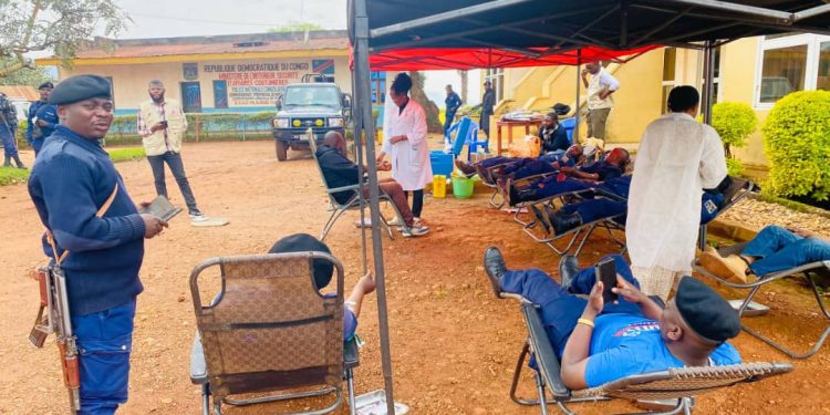 Butembo : la police fait un don de sang en marge de la fête de l’Indépendance