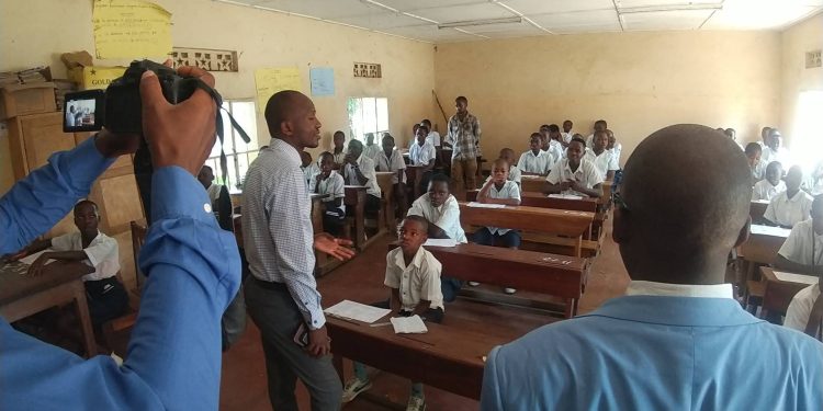 Nord-Kivu  : 5 125 finalistes dont 2585 filles prennent part à l’ENAFEP 2025 dans la sous division Rutshuru 1