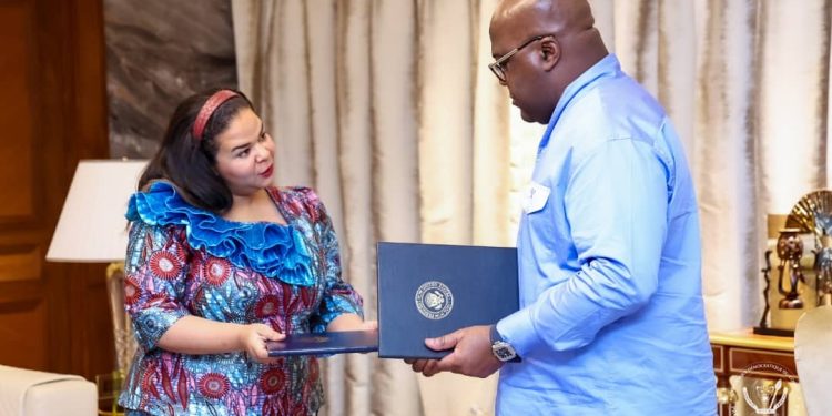 RDC : Thérèse Kayikwamba remet à Tshisekedi l’accord de paix signé avec le Rwanda