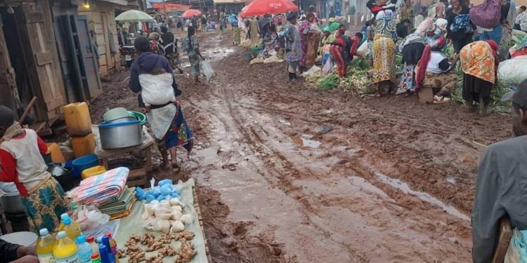 Butembo : la pluie aggrave l’état piteux de l’avenue Makasi