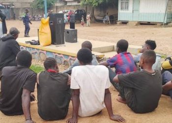 Beni : deux policiers parmi les présumés bandits présentés au maire