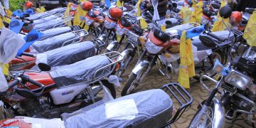 Butembo-Beni : 113 motos remises aux membres de la fondation Umoja ni nguvu pour booster leurs activités entrepreneuriales