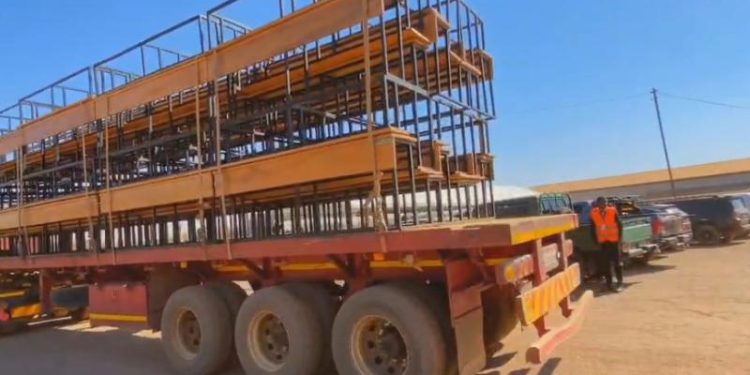 RDC : le Service national offre 500 bancs-pupitres à l’ISP Lubumbashi