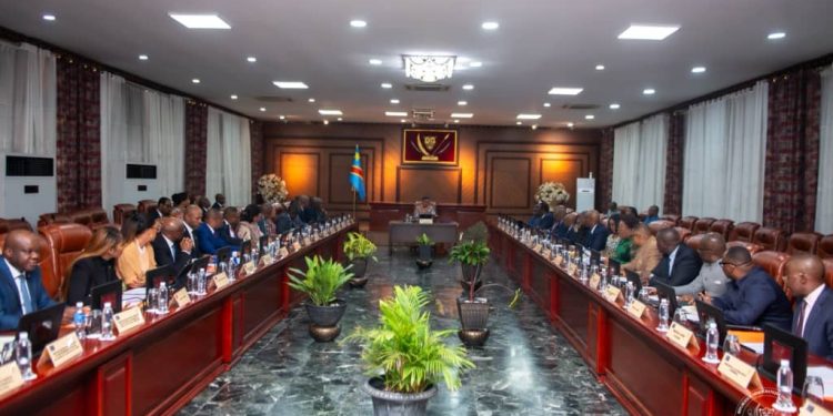 RDC : prorogation de l’état de siège, stabilité du franc, urgences sécuritaires et économie au menu du conseil de ministre