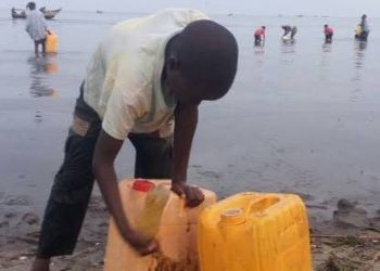 Pénurie d’eau potable à Nyakakoma : les habitants exposés à des risques sanitaires liés à l’utilisation de l’eau du lac