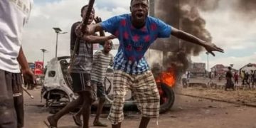 Drame au Kasaï : une affaire de dette déclenche des violences, un OPJ tué et un sous-ciat incendié à Lumbudji