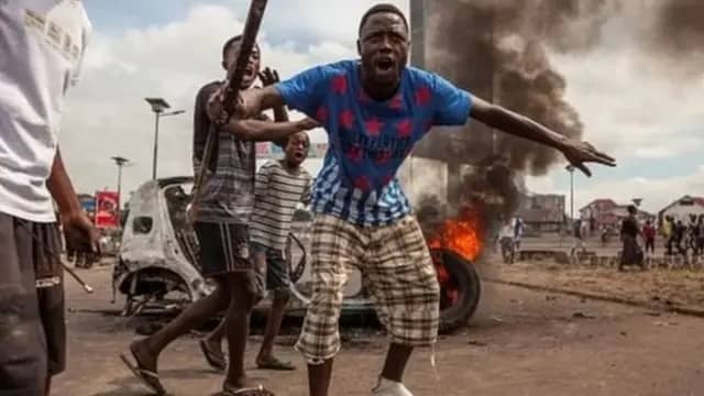 Drame au Kasaï : une affaire de dette déclenche des violences, un OPJ tué et un sous-ciat incendié à Lumbudji