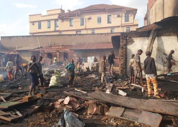 Butembo : un incendie réduit en cendres plusieurs biens derrière l’hôtel Versailles