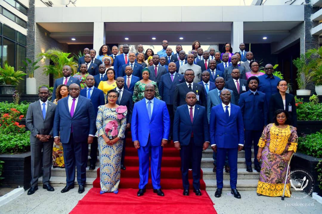 Felix Tshisekedi avec les ministres du gouvernement Suminwa