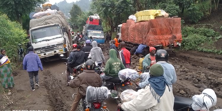 Rutshuru : le trafic perturbé à Buvunga en raison de l’état piteux de la route