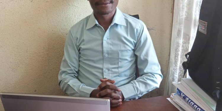 RDC : un politologue distingue la révision du changement de la Constitution et alerte sur les risques