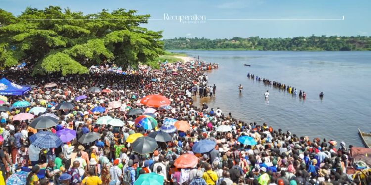 Kisangani : dans les eaux de la Tshopo, 16 000 âmes renaissent