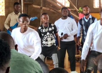 Religion : dans les chorales de l’EERA à Oïcha (Beni), Pygmées et Bantous brisent les préjugés
