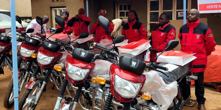 Butembo : sept enseignants de l’EP Swanga bénéficient des motos grâce au partenariat LBC-Haujue