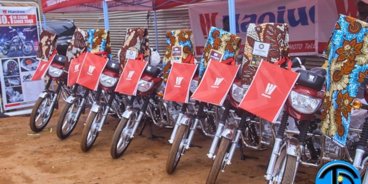 Partenariat TID-Haujue : des taximen, infirmiers et enseignants dotés de motos à crédit