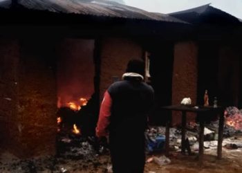 Ituri : un mort, des personnes enlevées et des maisons incendiées dans une incursion des ADF à Mambasa (Bilan provisoire)