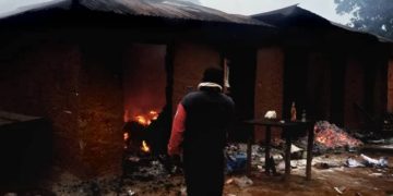 Ituri : un mort, des personnes enlevées et des maisons incendiées dans une incursion des ADF à Mambasa (Bilan provisoire)